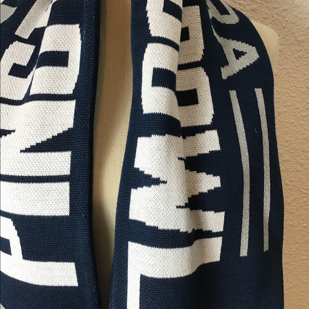 Yankee stadium pinstripe bowl blue/white scarf - Picture 4 of 6